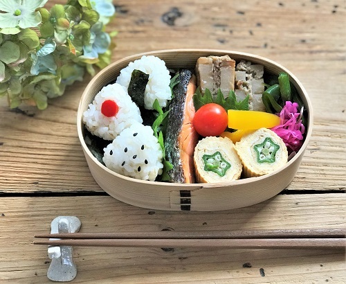 ミニおにぎりのお弁当　と　おやつのじかん_d0249193_18502491.jpg