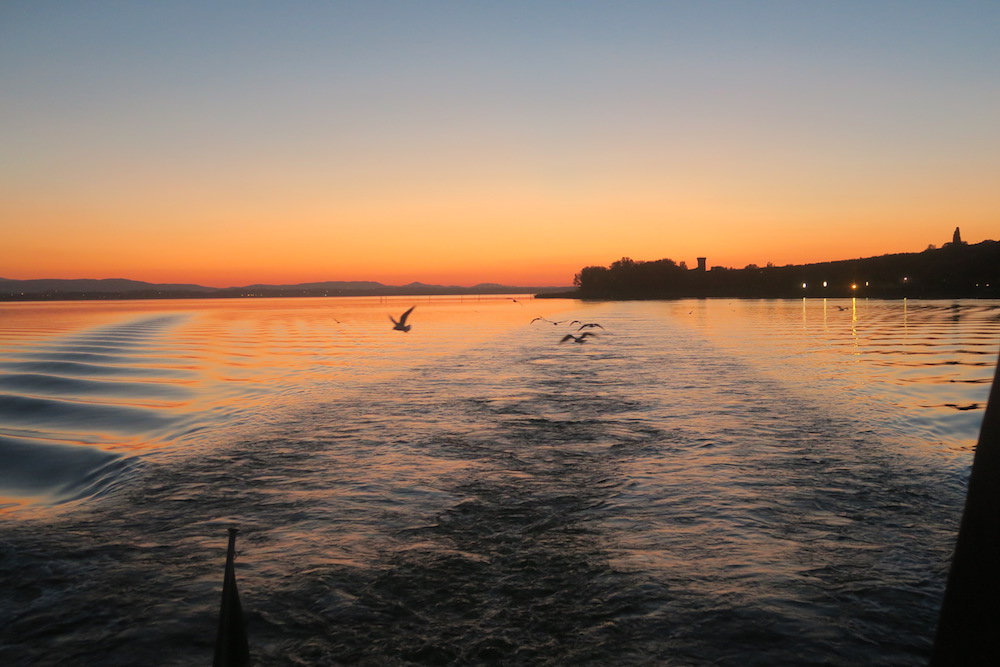 ポルヴェーセ島の秋と夕焼け、トラジメーノ湖_f0234936_6162362.jpg