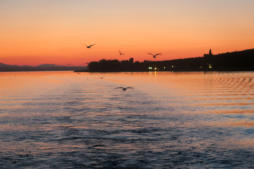 ポルヴェーセ島の秋と夕焼け、トラジメーノ湖_f0234936_6283043.jpg