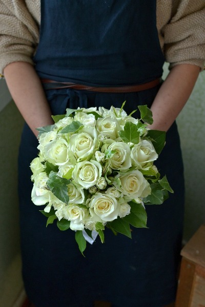 白バラ２種類を使ったウェディングブーケ 花色 あなたの好きなお花屋さんになりたい