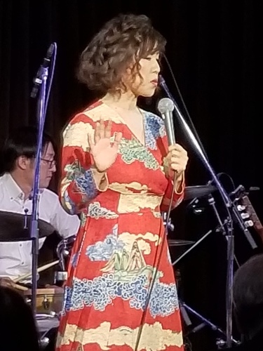 「Chiharu」さんのライブへ♪_f0165126_06024493.jpg