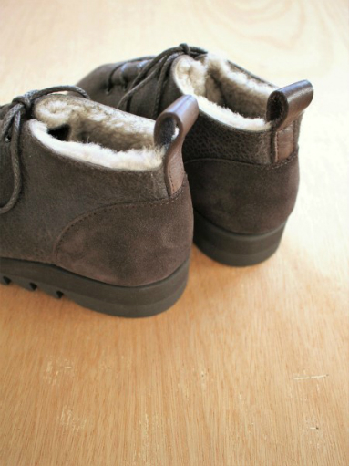 Hender Scheme mouton lace / choco : 『Bumpkins putting on airs』