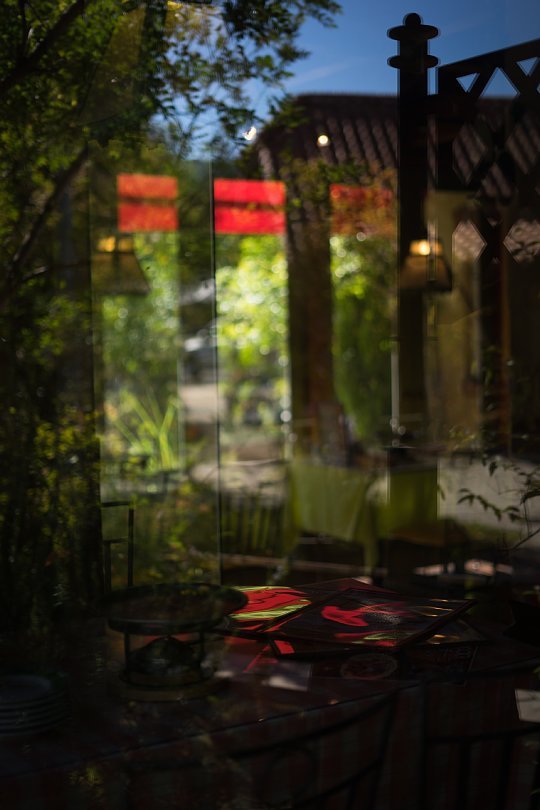 Autumn Light And Shadow At A Pizzeria_d0353489_21155879.jpg