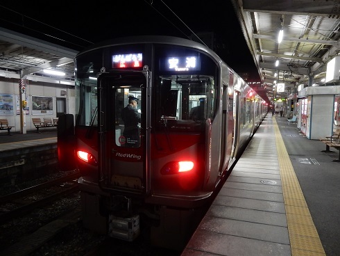 がんばろう広島の電車に乗った_e0175370_22245920.jpg