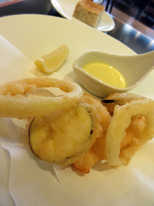 【Cafe Troisgros】美味しいランチ【小田急新宿本店】パンとデリ_b0009849_16121517.jpg