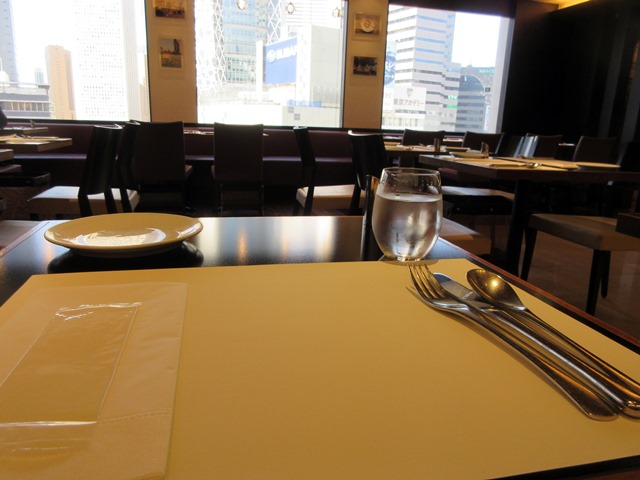 【Cafe Troisgros】美味しいランチ【小田急新宿本店】パンとデリ_b0009849_1682364.jpg