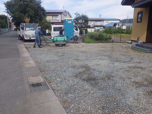 東仙北　大きな平屋の家　外構工事が進行中。 _f0105112_04042977.jpg