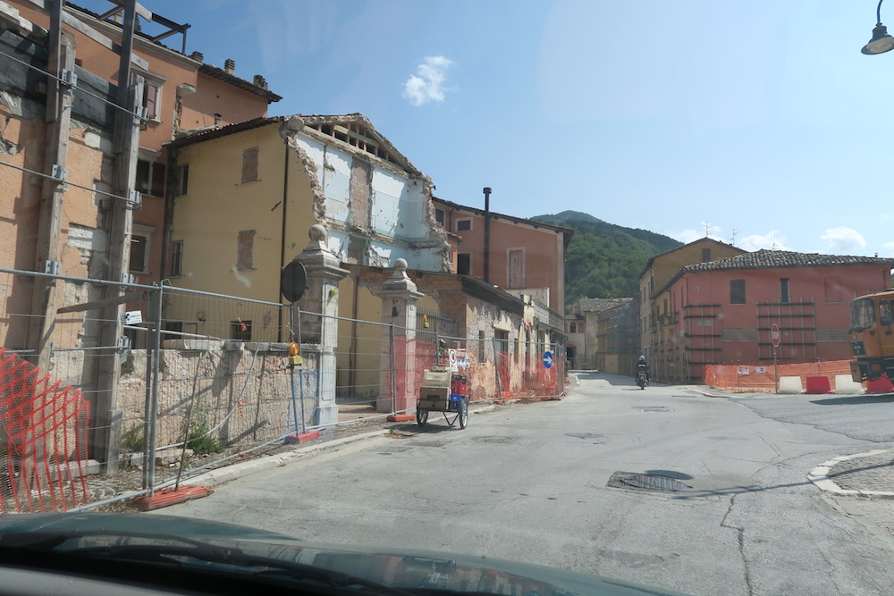 イタリア中部地震から2年、今も残る大きな爪痕_f0234936_6265262.jpg