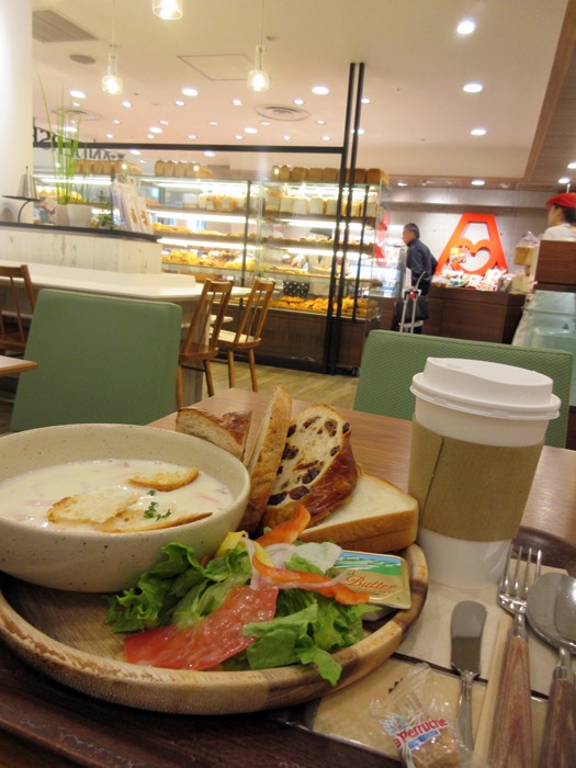 【カフェ アンデルセン】本日のスープ(エビのチャウダー)セット【茅ヶ崎ラスカ】_b0009849_132737100.jpg