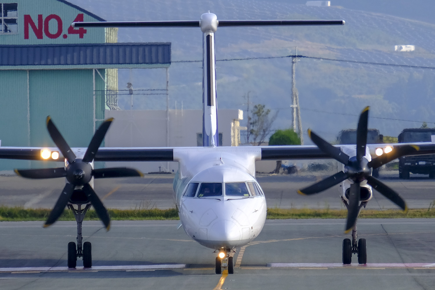 Bombardier DHC-8-400_c0005030_17295692.jpg
