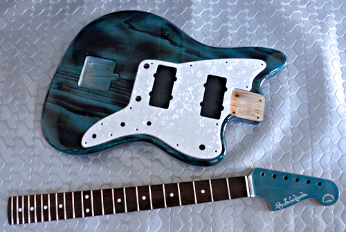 オーダーものを含むGuitarとBass・7種の塗装が完了!_e0053731_17504065.jpg