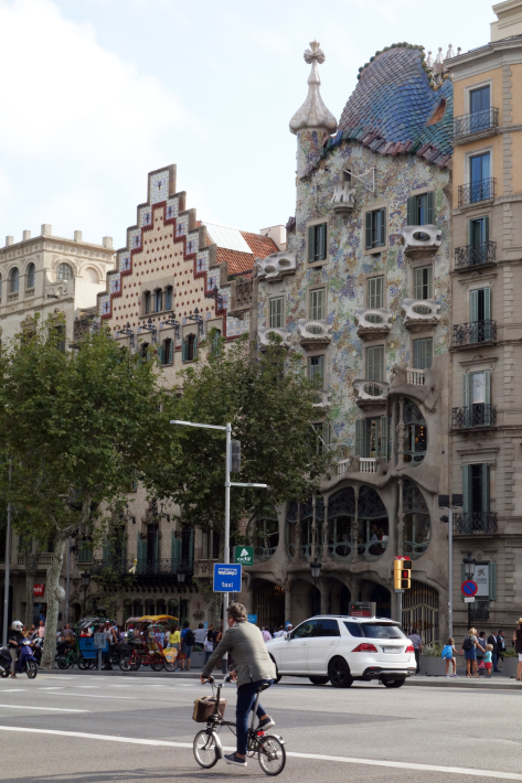 カサ・ミラ Casa Mila, La Pedrera アントニ・ガウディ Antoni Gaudi 2018年9月 バルセロナの旅(3)_f0117059_20382803.jpg