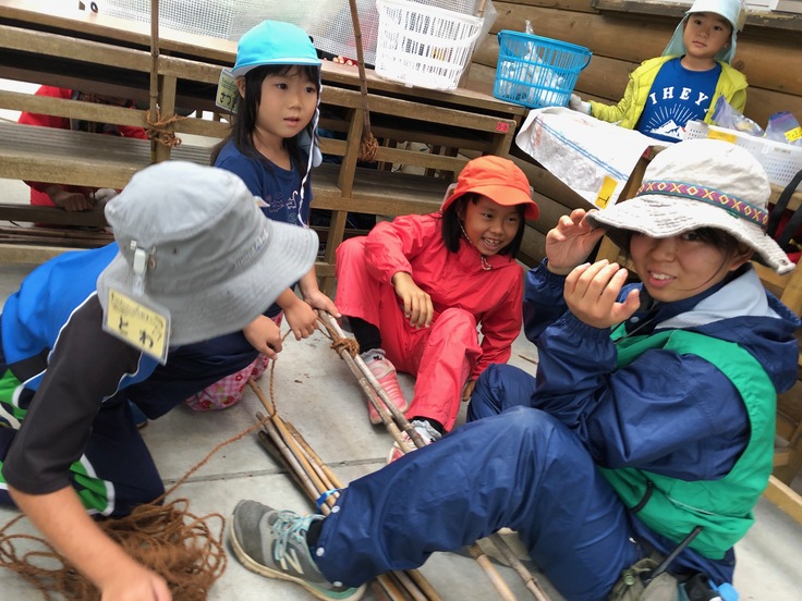ひみつ基地キャンプ〔１日目〕チームの秘密基地が完成しました！夕食だって基地の中でいただきます！_d0363878_19222.jpg