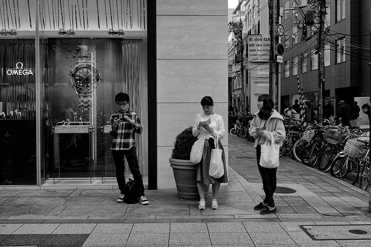 on a street corner_b0327328_23292263.jpg