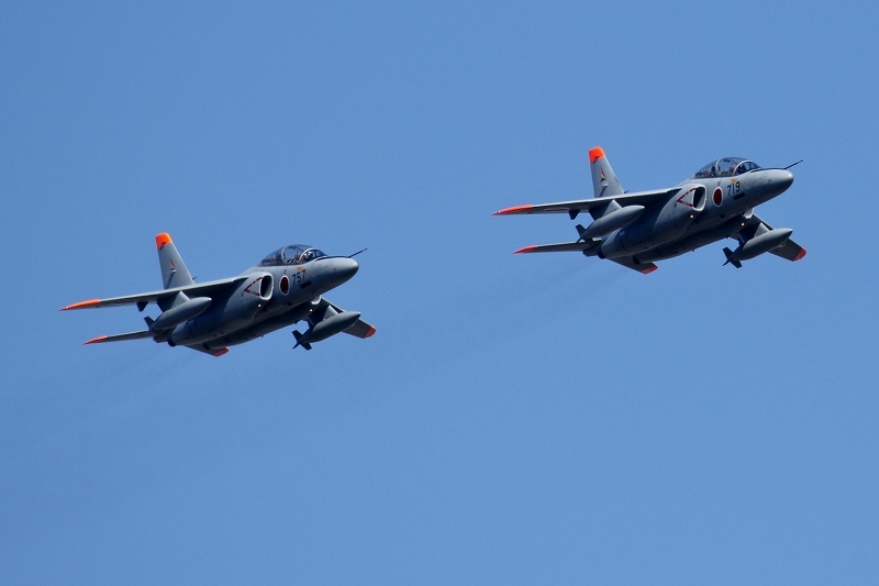 秋日和 ｔ４飛び交う 基地の空 入間基地航空祭 旅プラスの日記