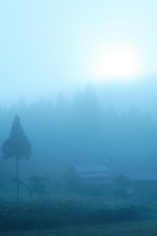 山里の霧と紅葉_f0032011_19562252.jpg