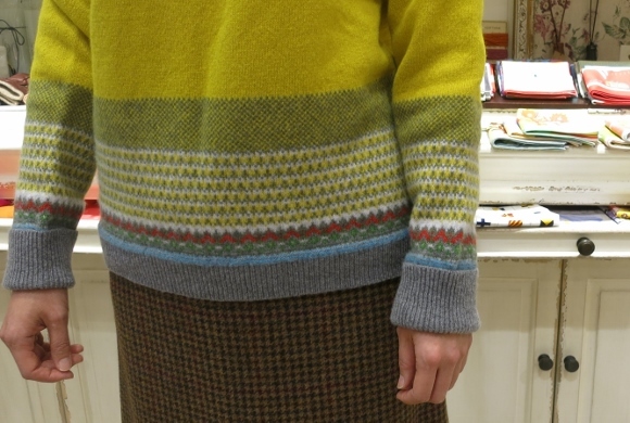 丸ヨークの編み込みニットがいろいろあります。_c0227633_12482457.jpg