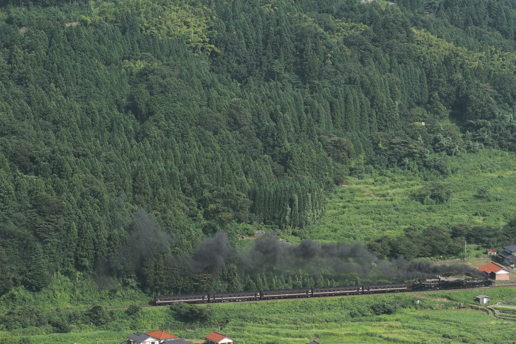 2年前、2両の機関車、2本の黒煙 - やまぐち重連・2016年 -_b0190710_22452763.jpg