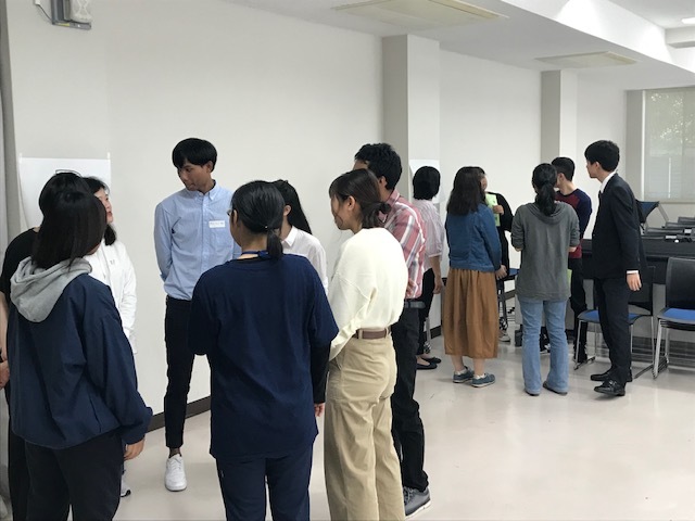 10月30日　日本語学校の留学生たちとの交流会。笑いがいっぱいでした。_a0029225_08082118.jpg