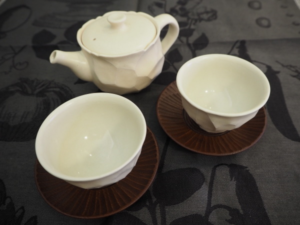 松平彩子さんの白い茶器と酒器_b0132442_16181577.jpg