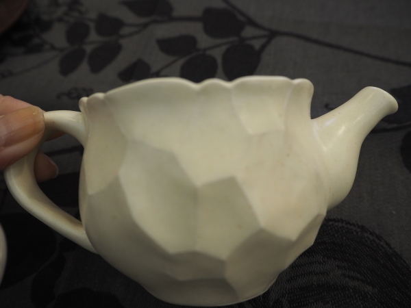 松平彩子さんの白い茶器と酒器_b0132442_16240490.jpg