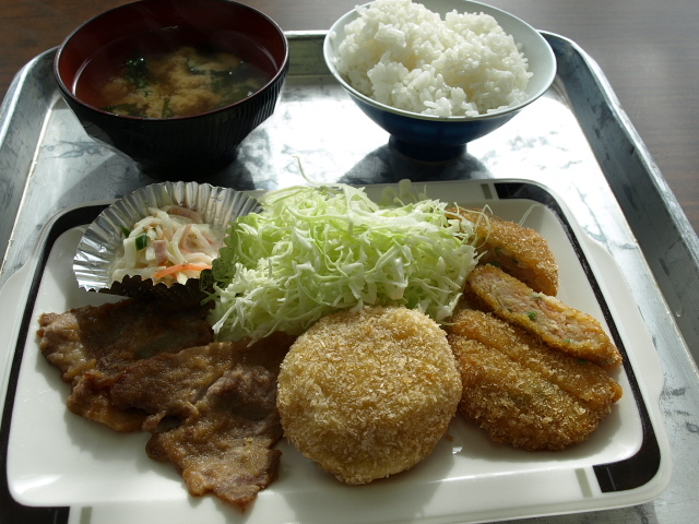 まるいち食堂 その5 (ある日の惣菜定食)_d0153062_10030600.jpg