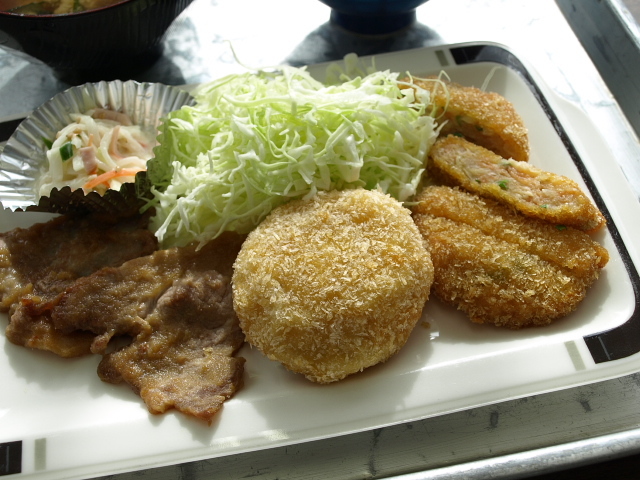 まるいち食堂 その5 (ある日の惣菜定食)_d0153062_10034761.jpg