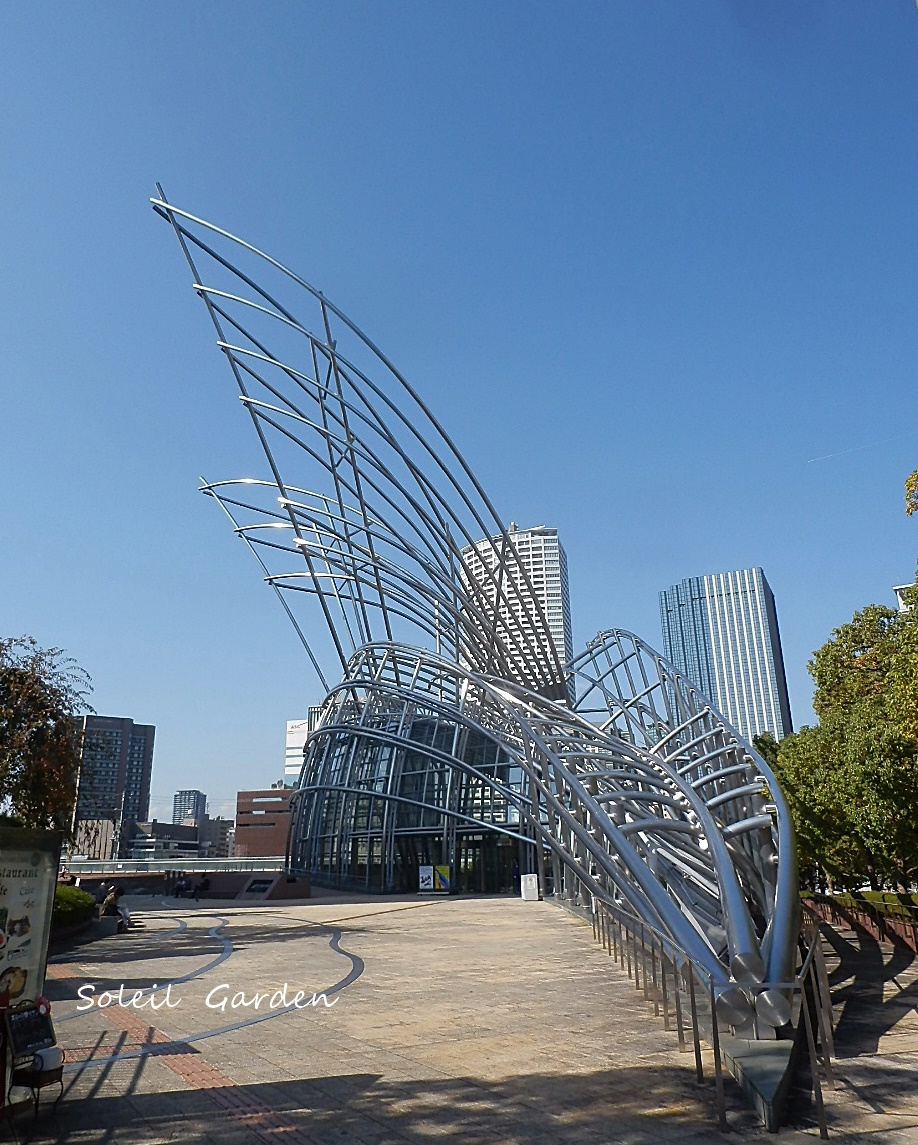 国立国際美術館の ニュー ウェイブ 現代美術の80年代 へ Soleilの庭あそび 布あそび