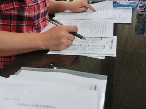 第7回　介護福祉士勉強会！_d0178056_22334341.jpg