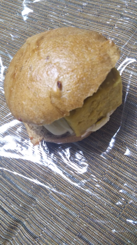 カリンベーグル さつまプリンサンド_f0076001_22423125.jpg