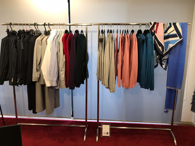 究極のシルクニットを試着_f0378589_16581028.jpg