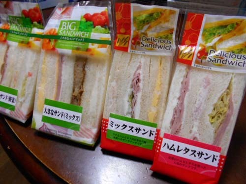 いろいろと買い物&パンとせんべい工場直売店へ_f0019498_14294361.jpg