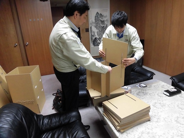組立ては簡単! エアーマットで避難所でも安心の眠り 富士木材さんの「段ボールベッド」_f0141310_07443780.jpg