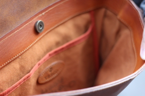 VASCO 唯一無二の1点物 \"LEATHER POSTMAN SAKOSSHU\" ご紹介_f0191324_08193880.jpg