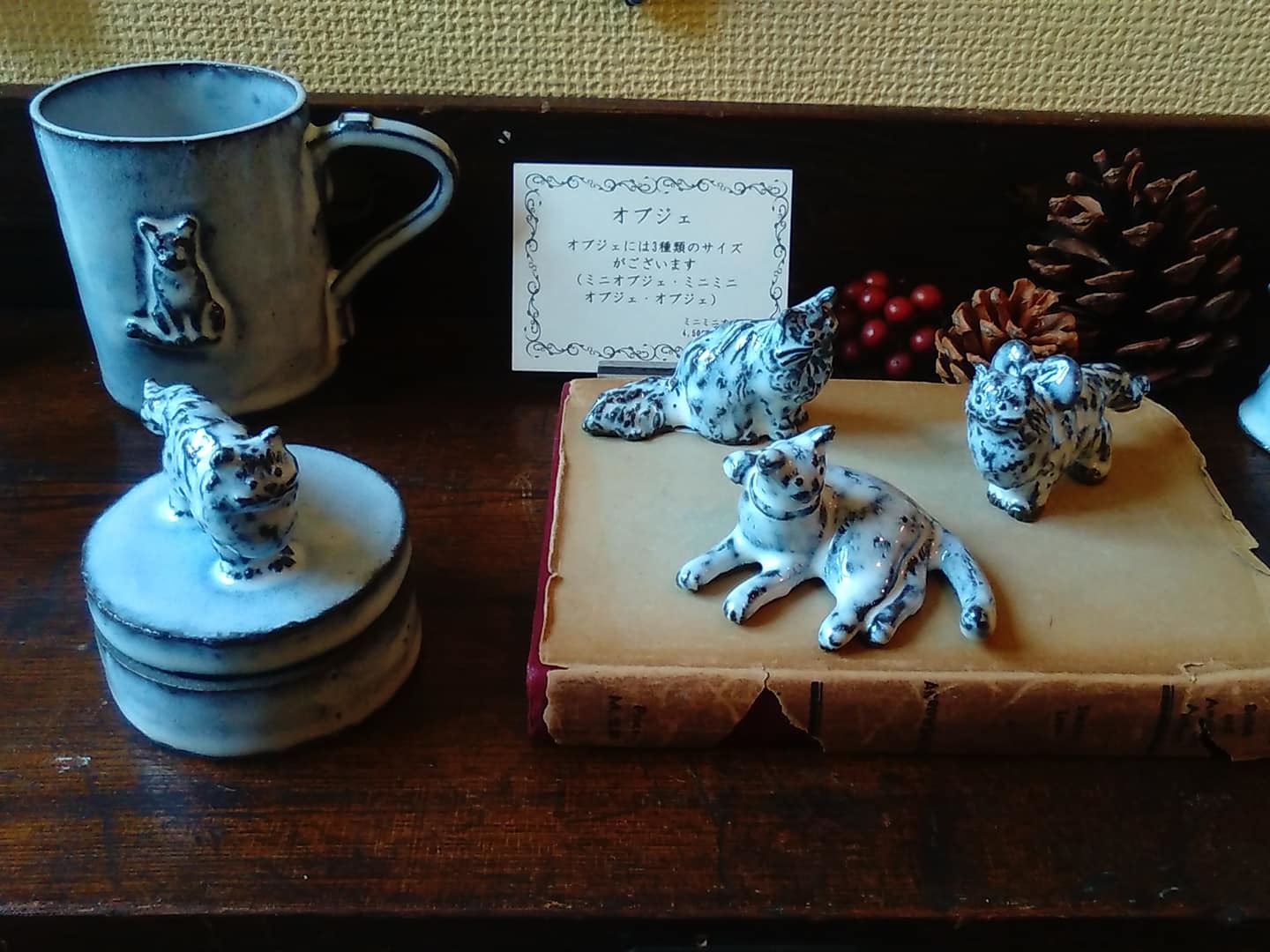 関西つうしんで開催中『猫展vol.9』『年賀状原画展vol.3』展示の様子_d0322493_00581380.jpg