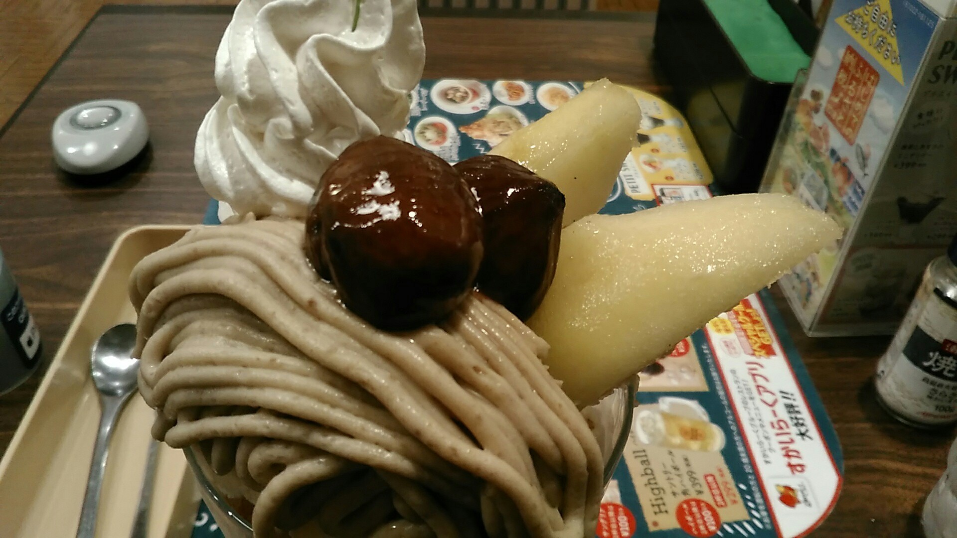 ジョナサン 『渋皮栗とフレッシュ洋梨のパフェ』_a0326295_21411282.jpg