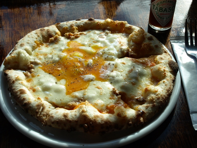 COFFEE PIZZA nonびりーの その4(ピザ ツナ&半熟玉子)_d0153062_22094380.jpg