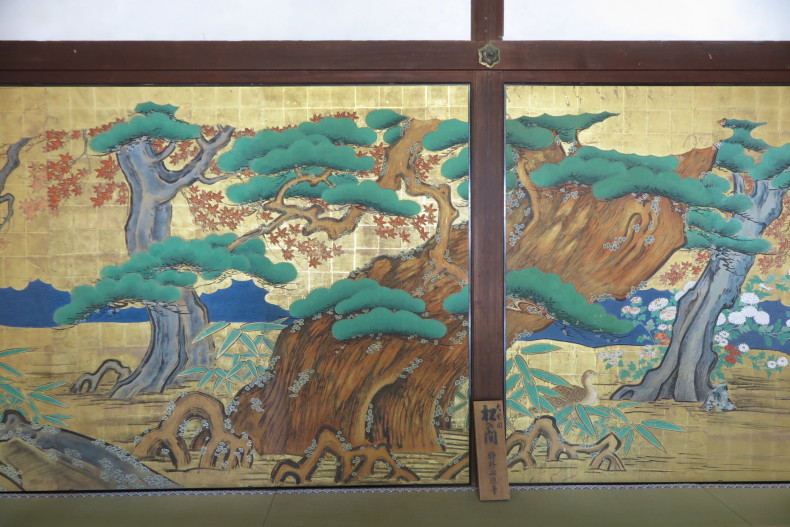 大覚寺にて ( 60年に一度開く扉)_f0389753_19554314.jpeg