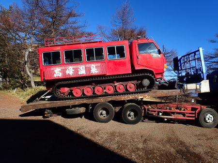 雪上車運び込み_e0120896_18114997.jpg