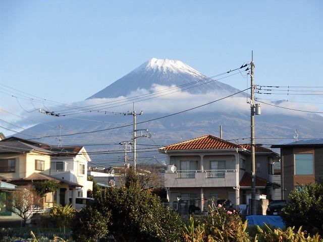 一気に冬に！？　威厳ある冬の富士山が光っています！_f0141310_07481259.jpg