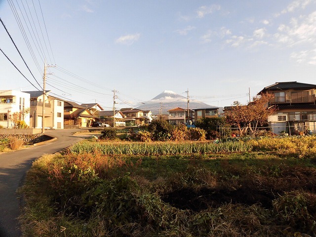 一気に冬に！？　威厳ある冬の富士山が光っています！_f0141310_07482984.jpg