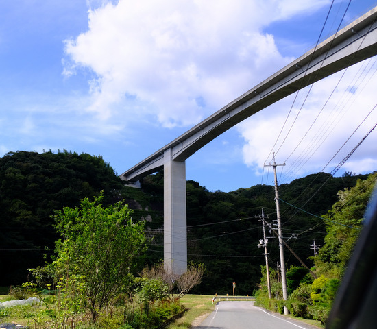 「西村愛の山陰道沿線新発見の旅 2日目　旧跡市小学校、カフェ風のえんがわ、広浜鉄道今福線ほか」_a0000029_08521562.jpg