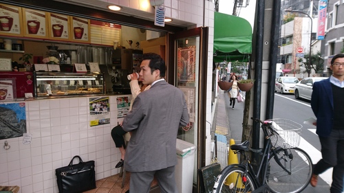 「働く男、サボル男」_a0075684_1023286.jpg