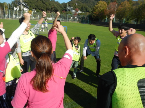 課外サッカー教室親善試合を行いました！_c0194485_12220460.jpg