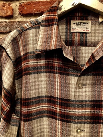 1960s \" ARROW \" VINTAGE - RAYON - BOX-TAIL CHECK SHIRTS ._d0172088_23243814.jpg