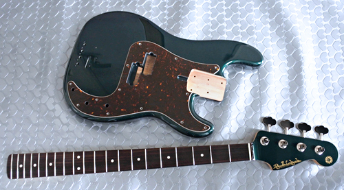 Guitar × 1種と別注ものを含むBass × 3種の塗装が完了!_e0053731_16370920.jpg