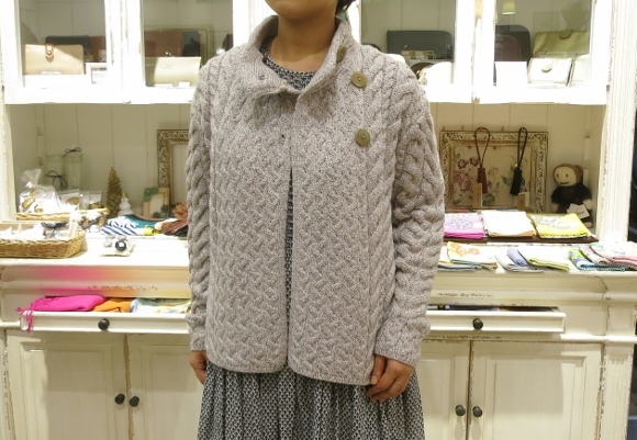 aran のカーディガンで暖かくね。_c0227633_14335137.jpg