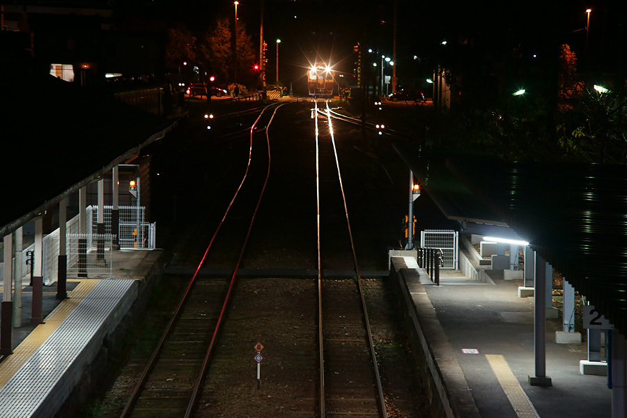 夜、大間々駅_e0166476_19542581.jpg