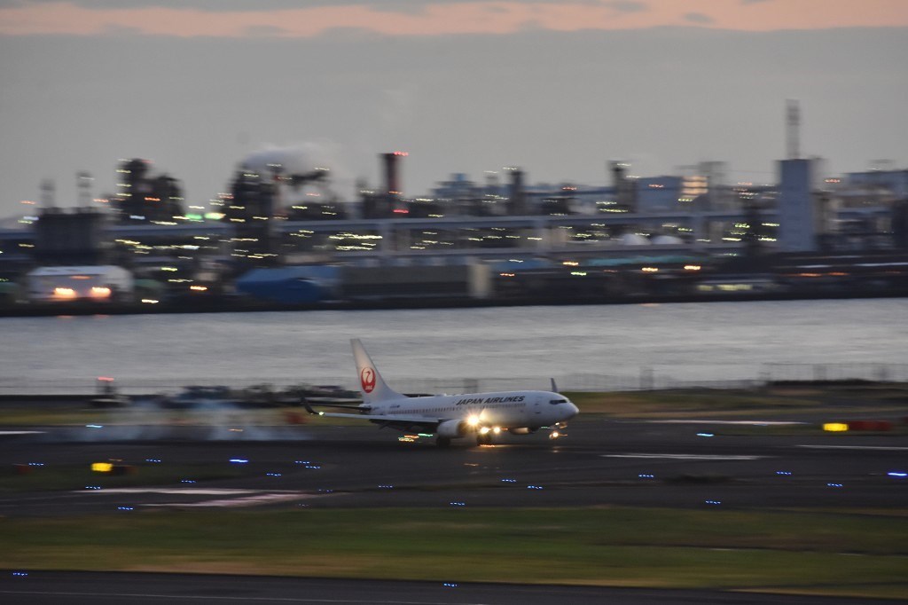 羽田空港 たそがれのLanding_d0065116_20565135.jpg