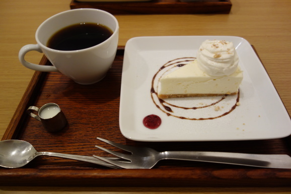 house cafe 江古田 plusさんでレアチーズケーキ_e0230011_17240296.jpg